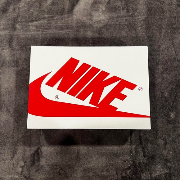 Air Jordan 1 Hi - Picture 2 of 3